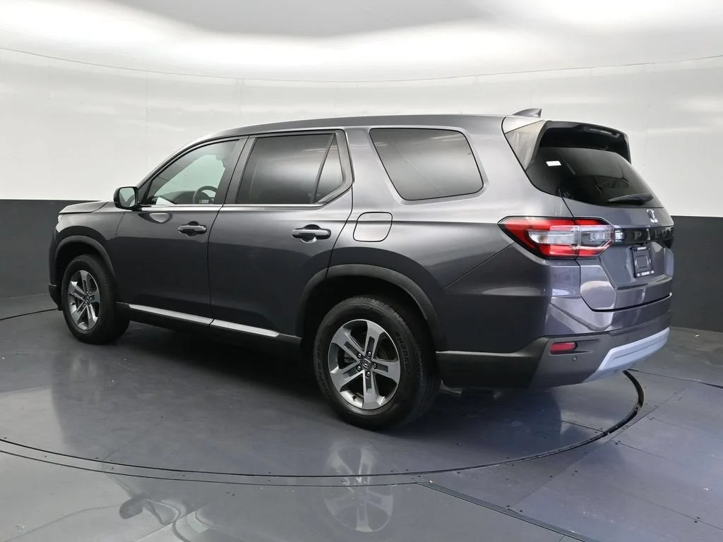 2023 Honda Pilot 2WD EX-L 7 Passenger photo 2