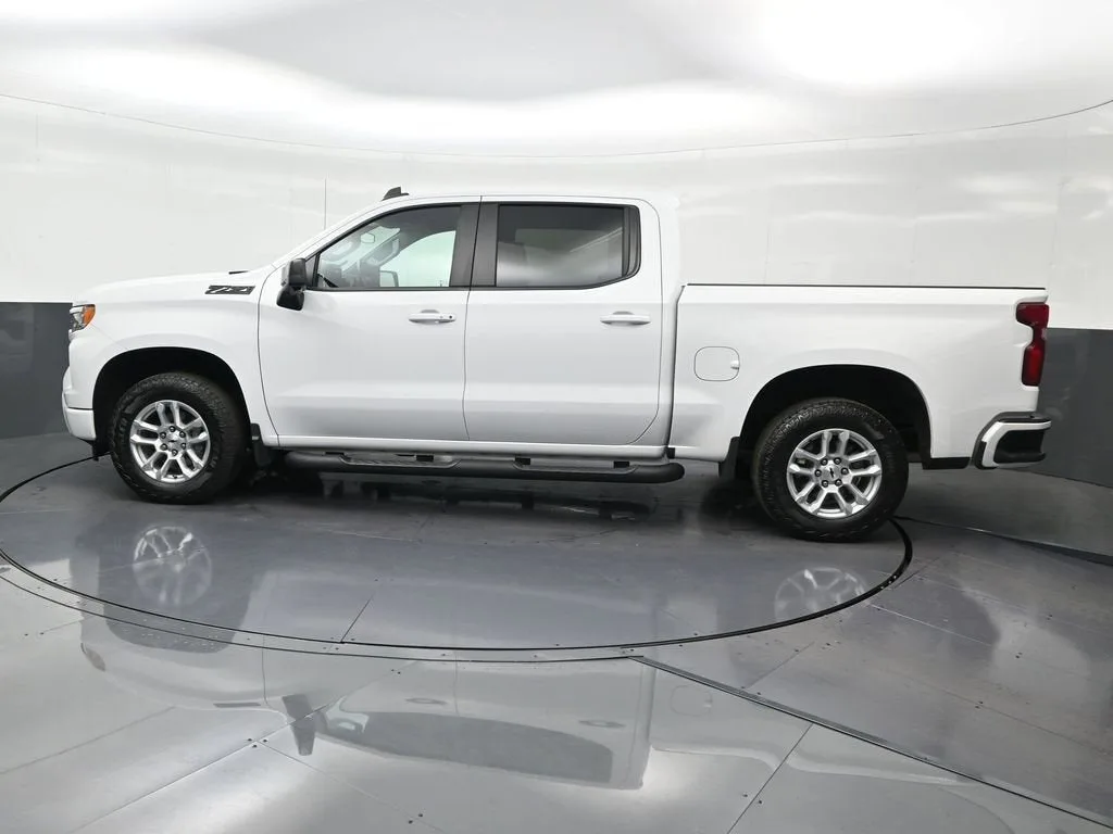 2023 Chevrolet Silverado 1500 RST photo 2
