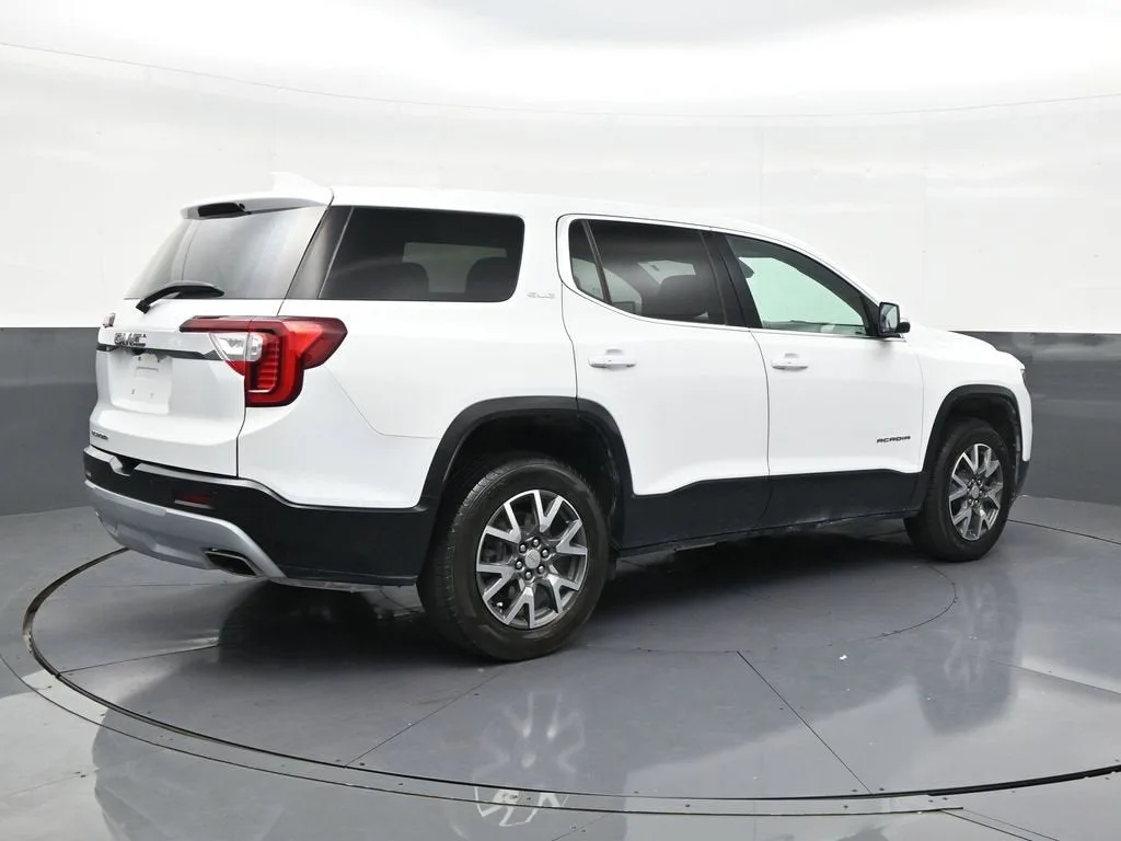 2023 GMC Acadia SLE photo 5