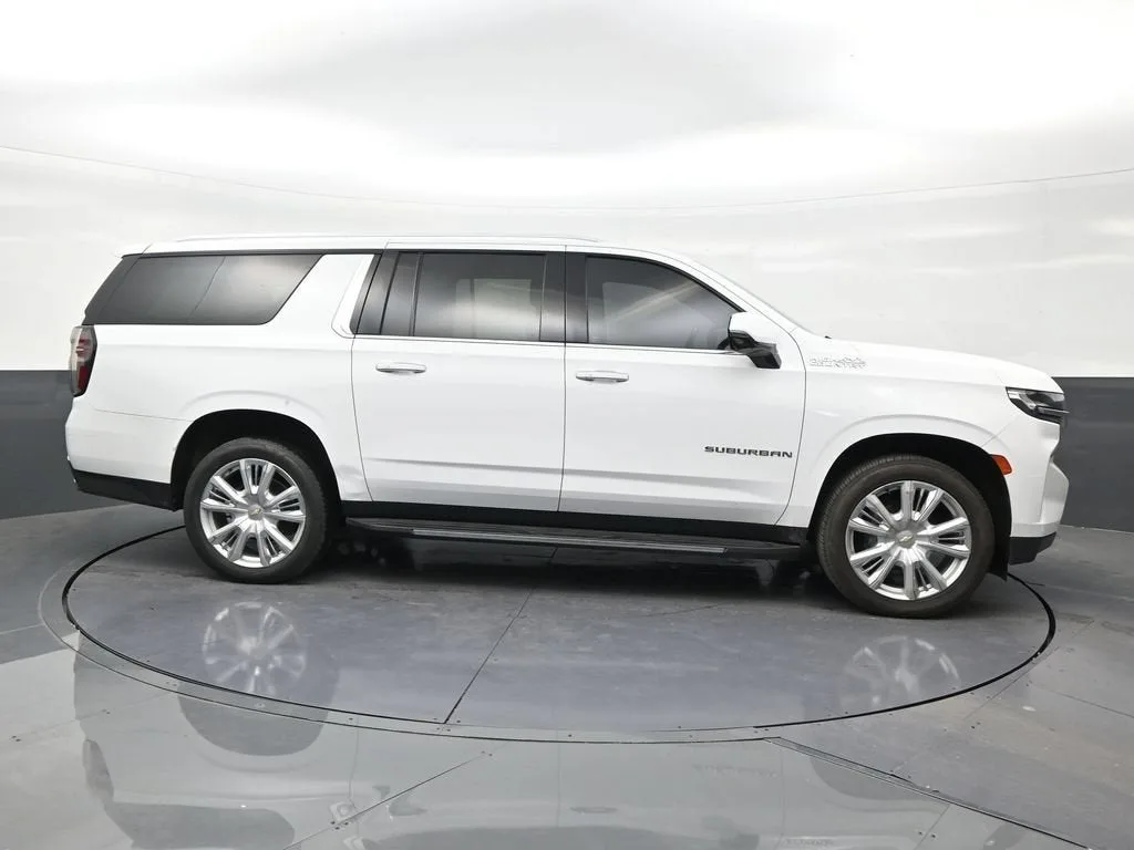 2022 Chevrolet Suburban High Country photo 6