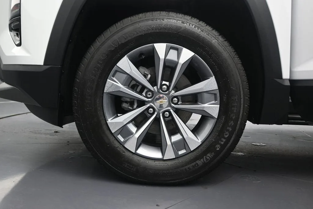 2026 Chevrolet Equinox LT photo 9