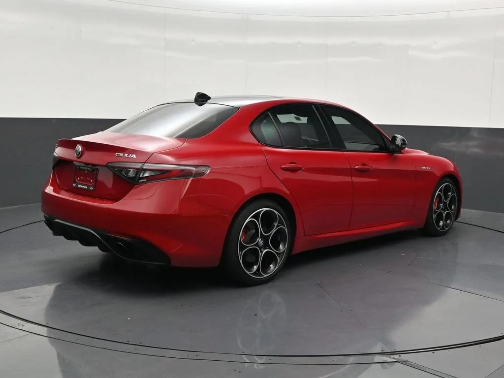 2025 Alfa Romeo Giulia RWD photo 5