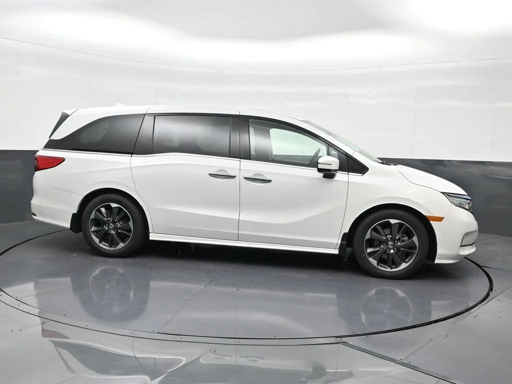 2023 Honda Odyssey Elite photo 2