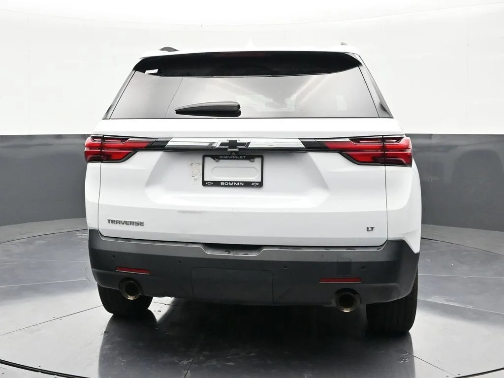 2022 Chevrolet Traverse LT Leather photo 4