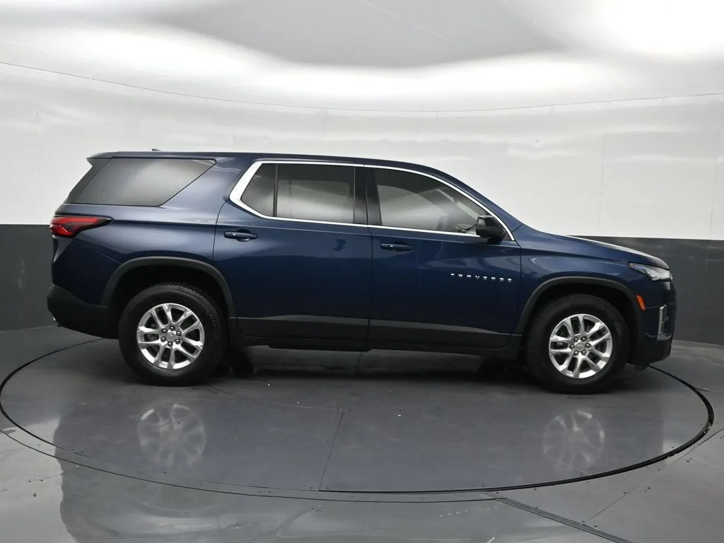2023 Chevrolet Traverse LS photo 7
