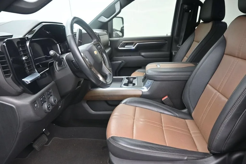 2024 Chevrolet Silverado 2500 HD High Country photo 12