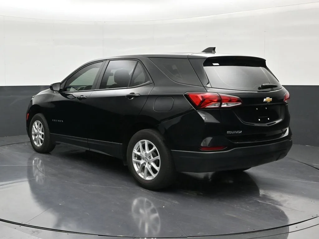 2024 Chevrolet Equinox LS photo 3