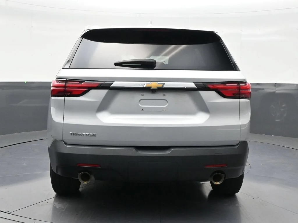 2022 Chevrolet Traverse LS photo 4