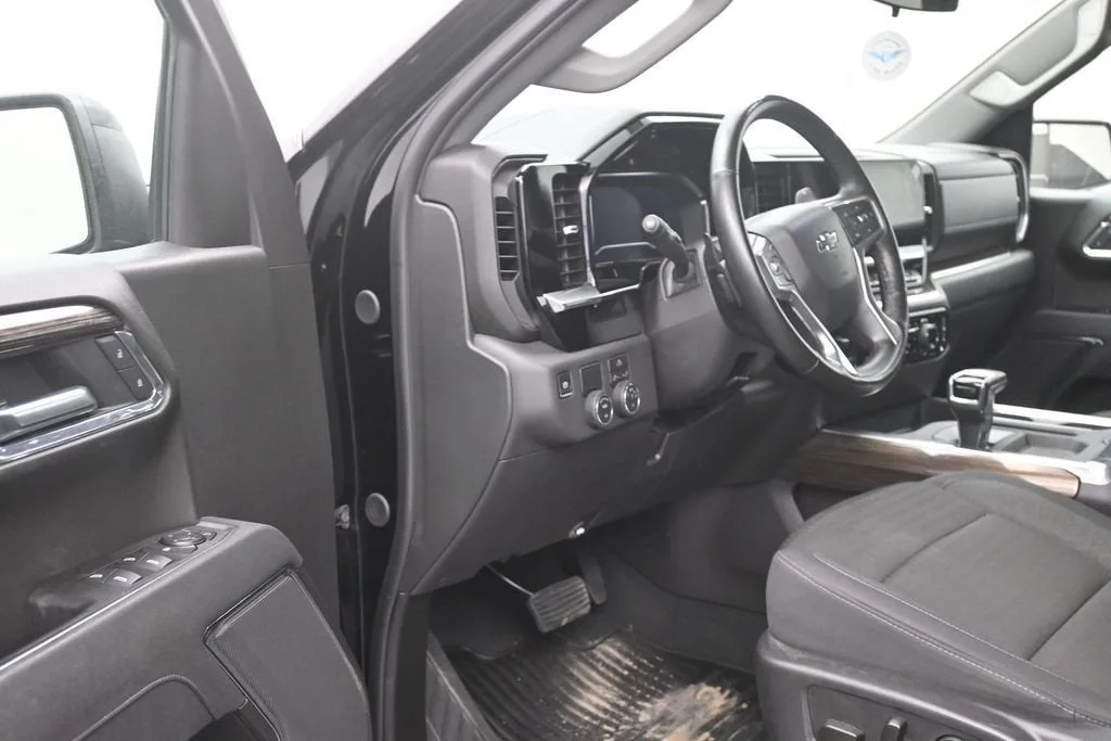 2025 Chevrolet Silverado 1500 RST photo 11