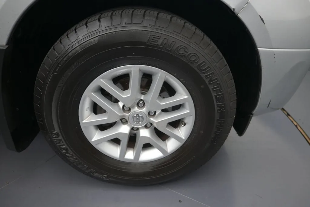 2017 Nissan Frontier SV photo 9