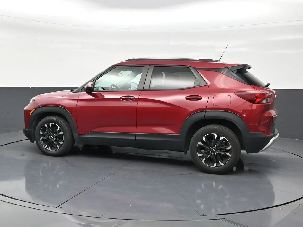 2021 Chevrolet Trailblazer LT photo 2
