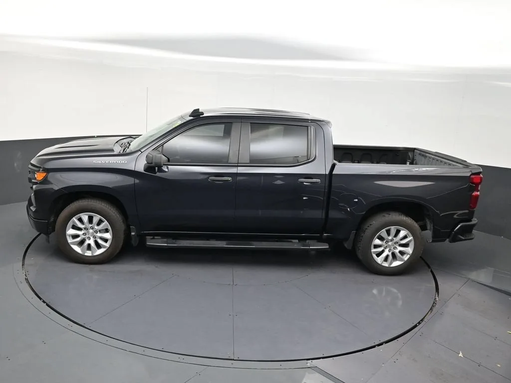 2023 Chevrolet Silverado 1500 Custom photo 10