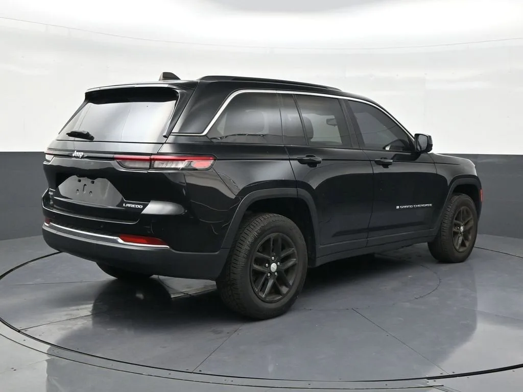 2024 Jeep Grand Cherokee Laredo X 4x4 photo 5
