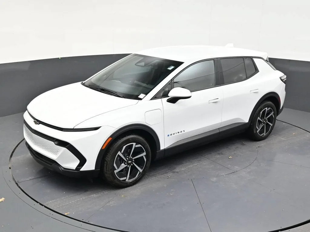 2025 Chevrolet Equinox EV LT photo 12