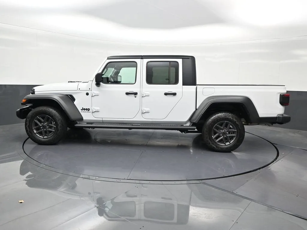 2025 Jeep Gladiator Sport S photo 2