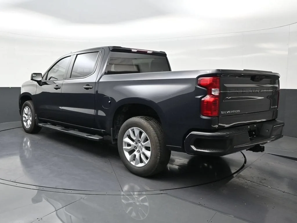 2023 Chevrolet Silverado 1500 Custom photo 3