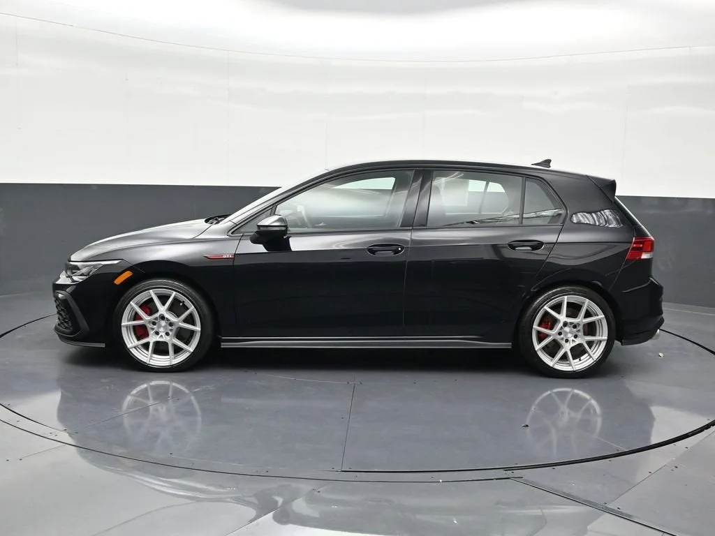 2022 Volkswagen Golf GTI 2.0T S photo 2
