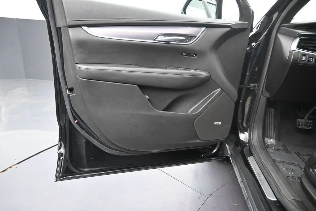 2023 Cadillac XT6 Luxury photo 11