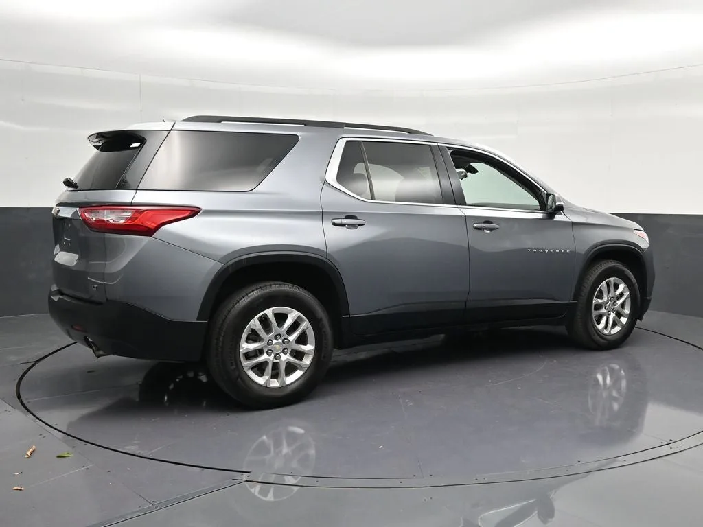 2021 Chevrolet Traverse LT Leather photo 3
