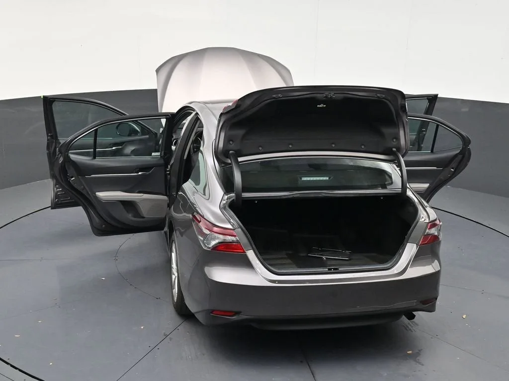 2022 Toyota Camry LE photo 32