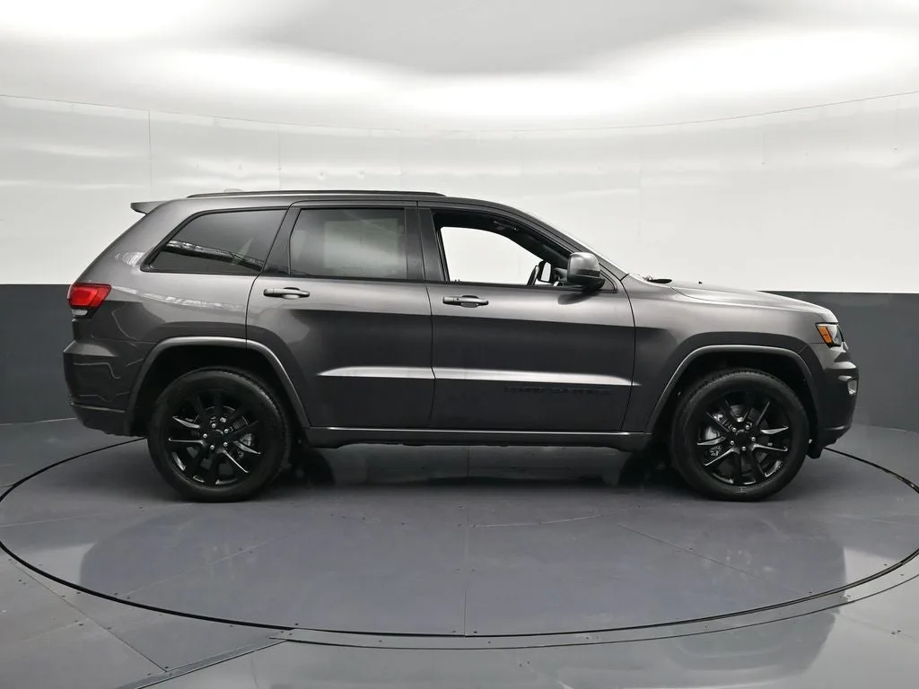 2021 Jeep Grand Cherokee Laredo X photo 4