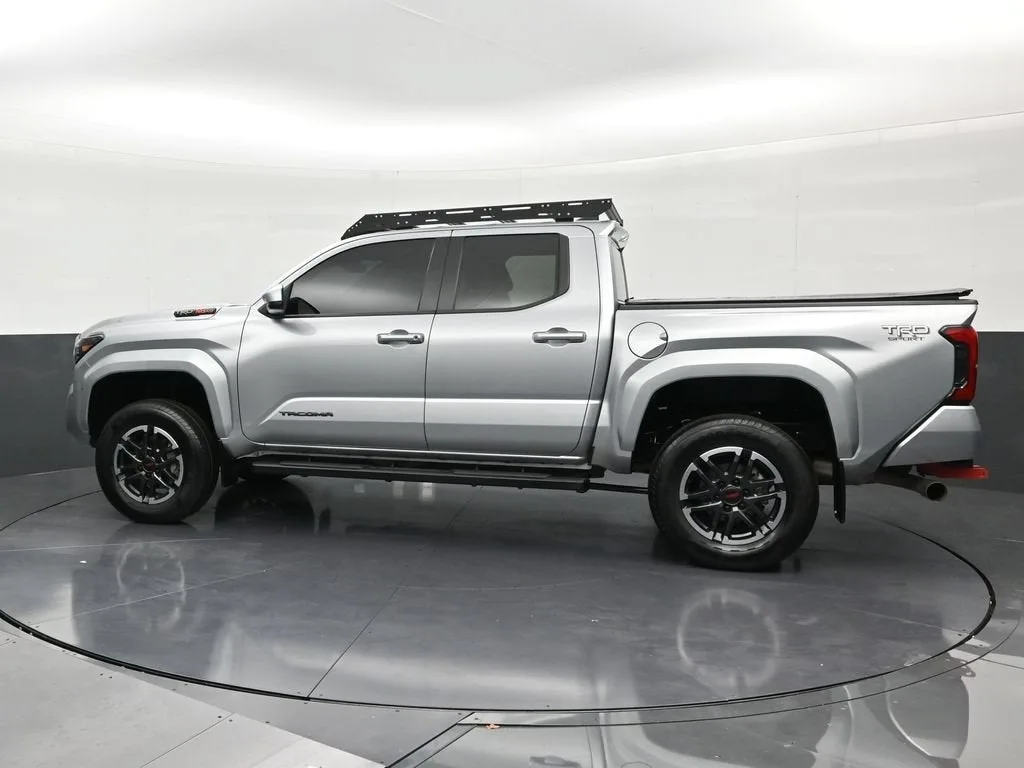 2024 Toyota Tacoma TRD Sport photo 2