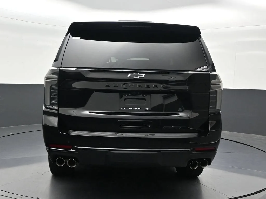 2025 Chevrolet Suburban RST photo 4