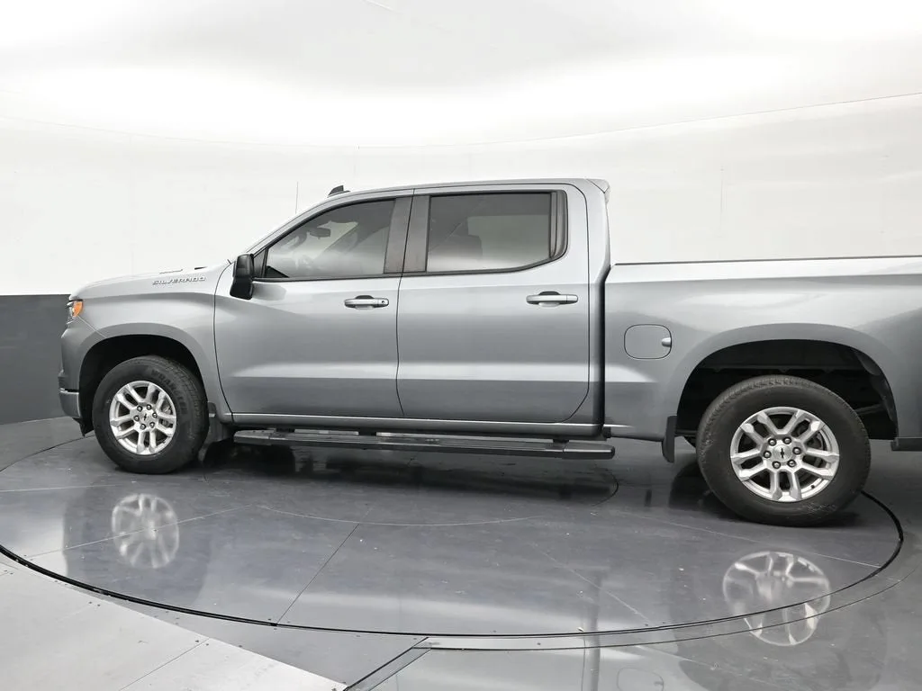 2023 Chevrolet Silverado 1500 RST photo 2