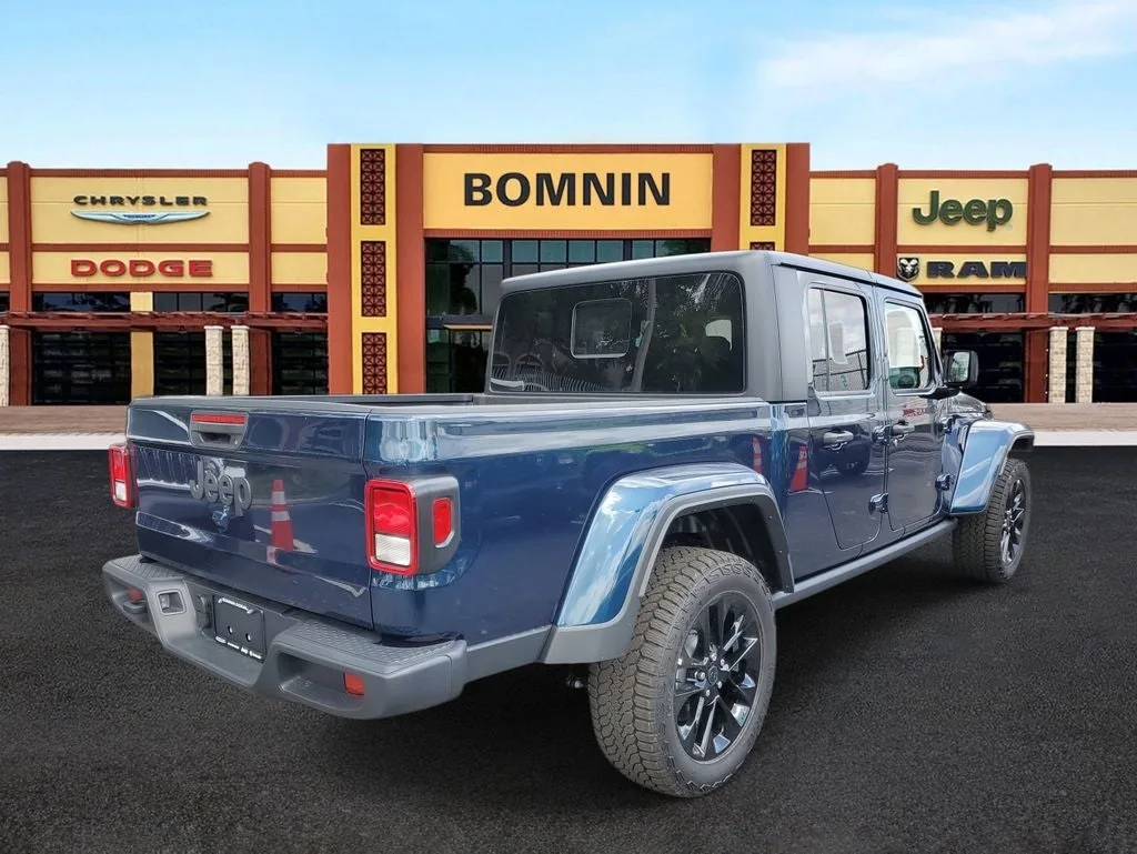 2025 Jeep Gladiator Nighthawk photo 3