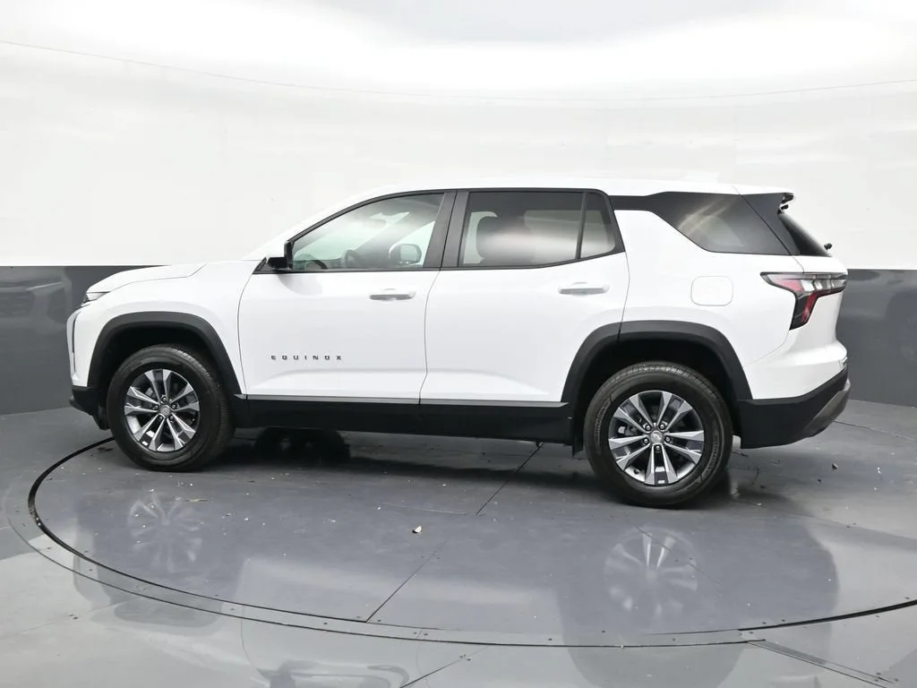 2026 Chevrolet Equinox LT photo 2