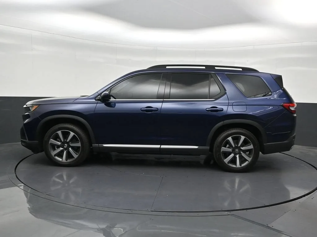 2025 Honda Pilot Touring photo 2