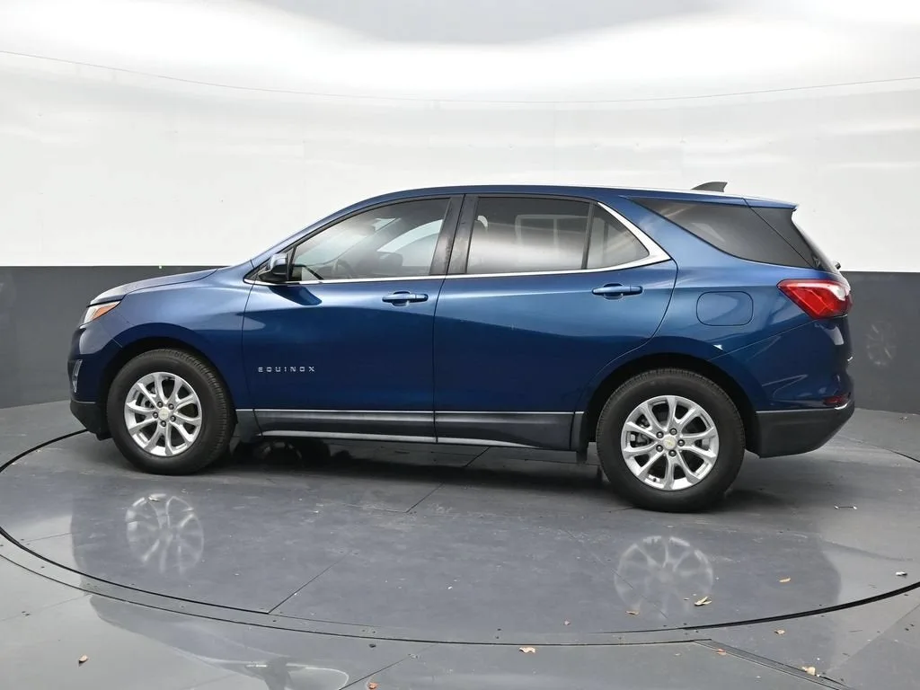 2020 Chevrolet Equinox LT photo 2