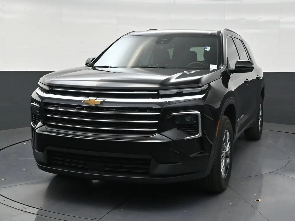2025 Chevrolet Traverse LT photo 8