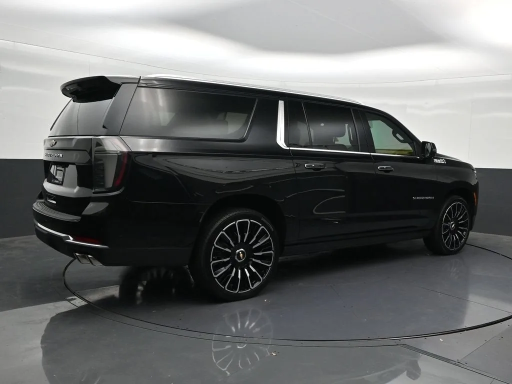 2026 Chevrolet Suburban High Country photo 5