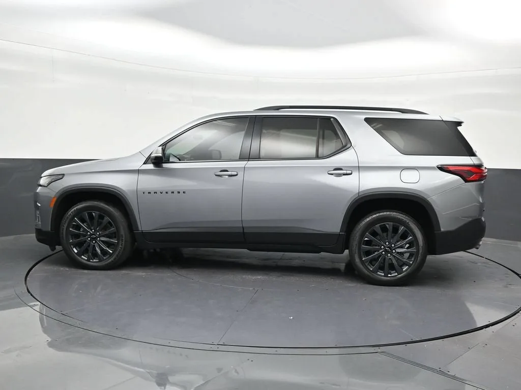 2023 Chevrolet Traverse RS photo 2