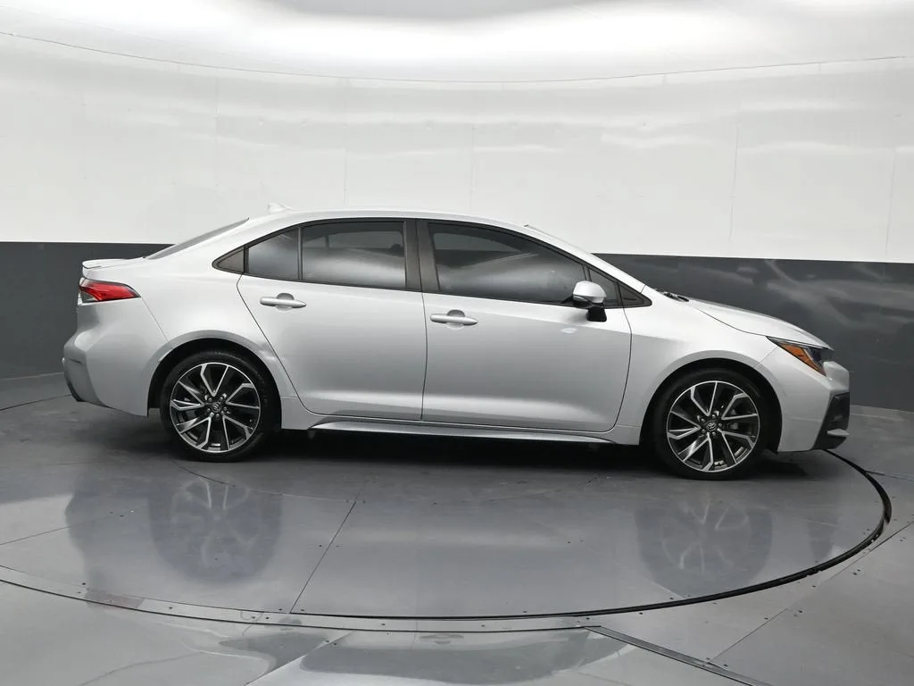 2022 Toyota Corolla SE photo 7