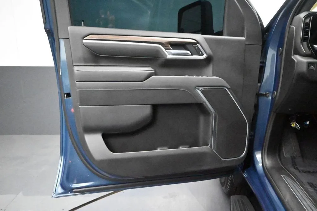 2026 Chevrolet Silverado 3500 HD LT DRW photo 11