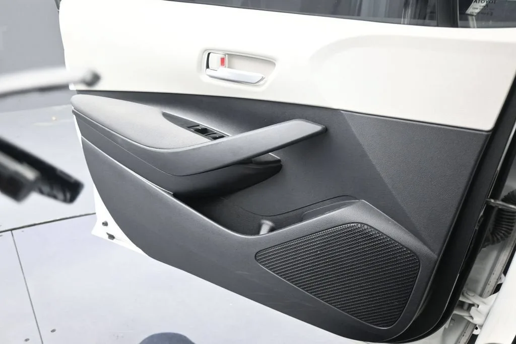 2021 Toyota Corolla LE photo 12