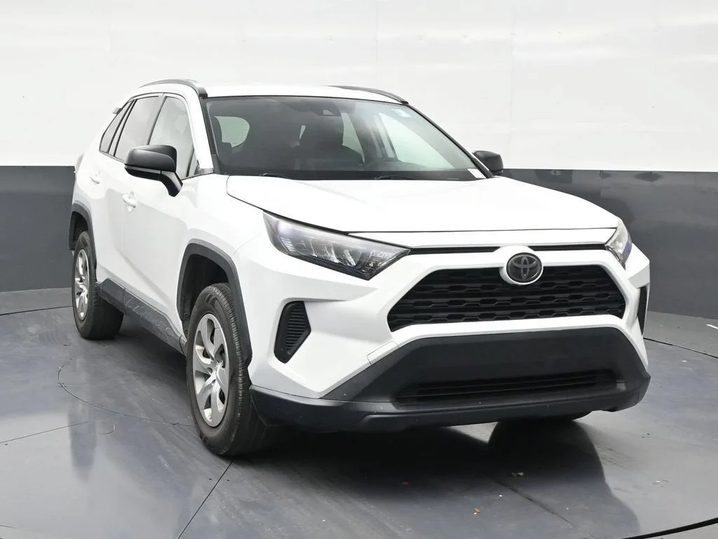 2020 Toyota RAV4 LE photo 7