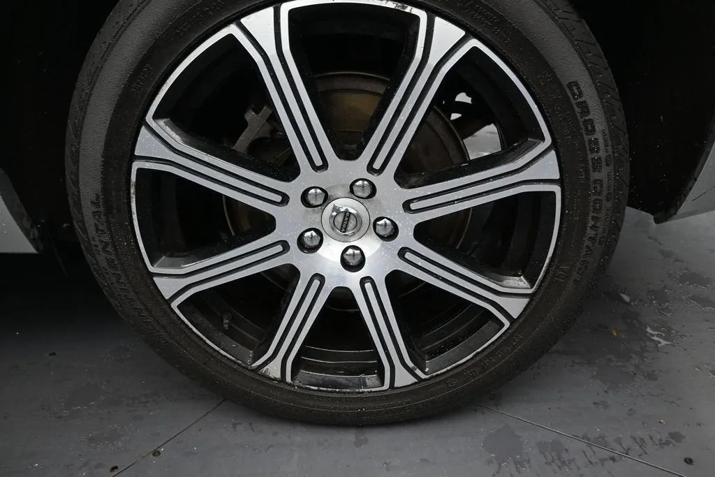 2020 Volvo XC60 Inscription photo 9