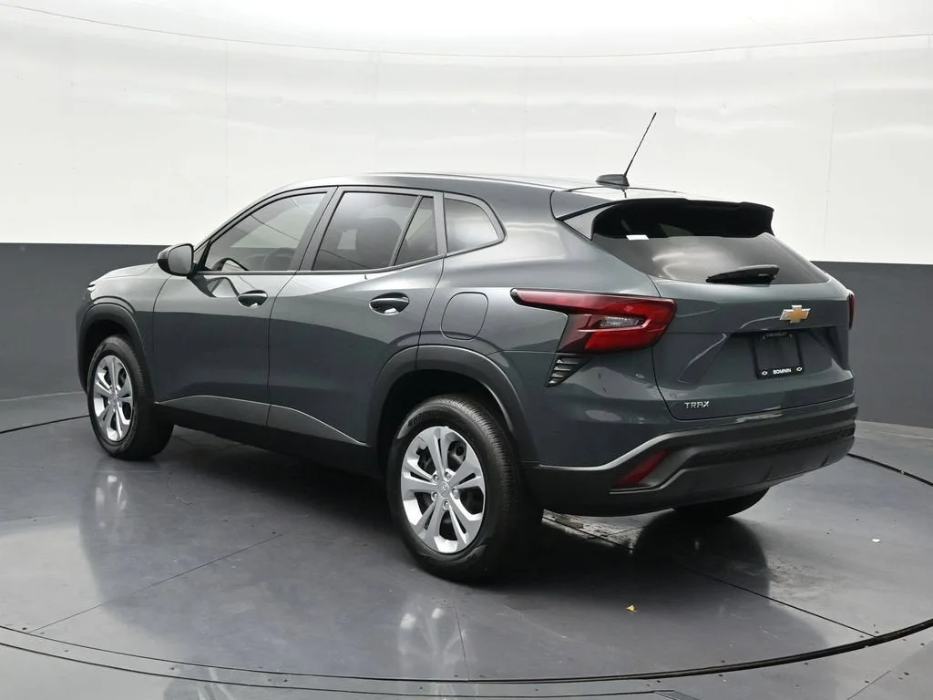 2025 Chevrolet Trax LS photo 3