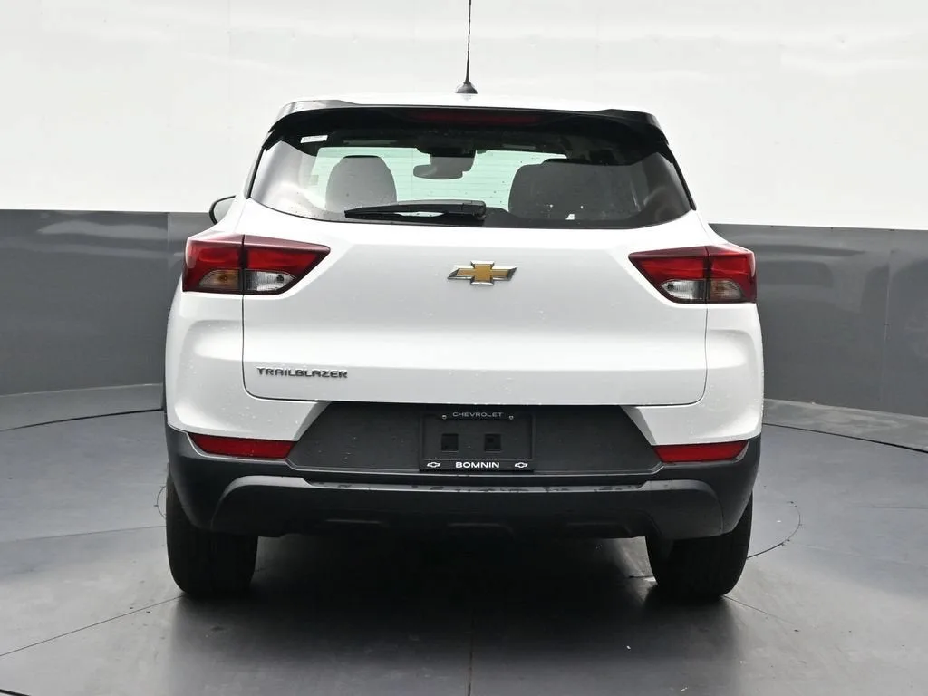 2023 Chevrolet Trailblazer LS photo 4