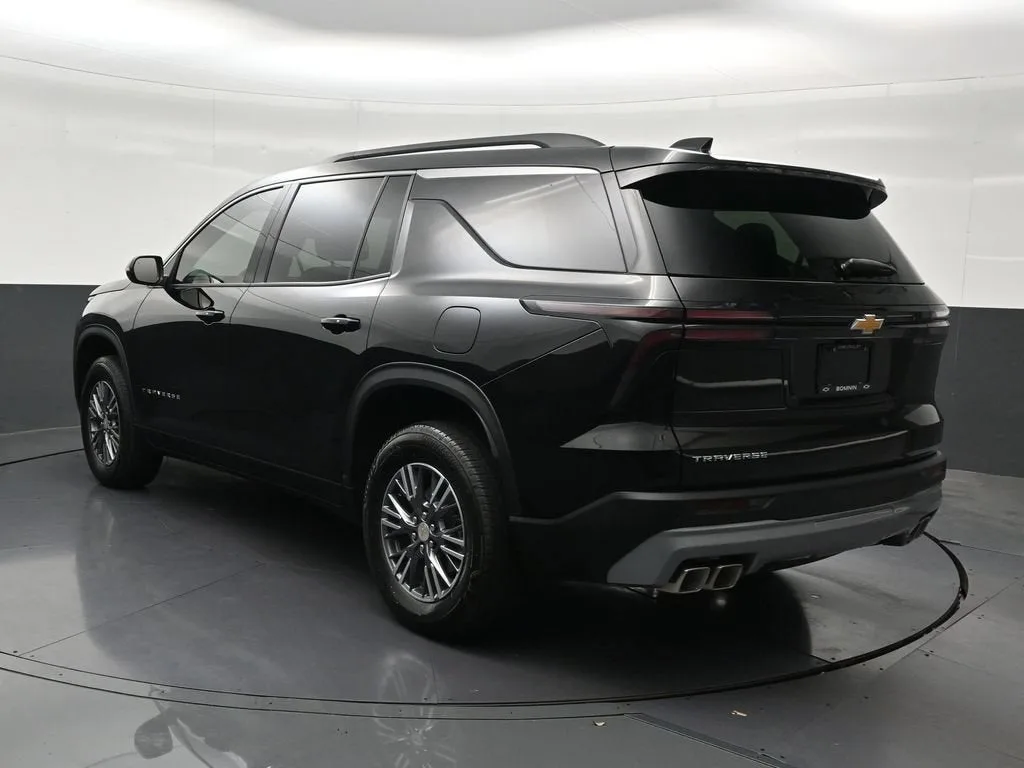 2026 Chevrolet Traverse LT photo 3