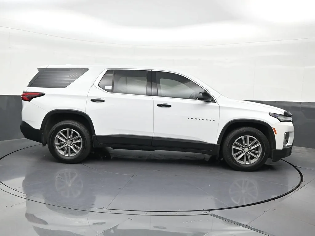 2023 Chevrolet Traverse LS photo 7