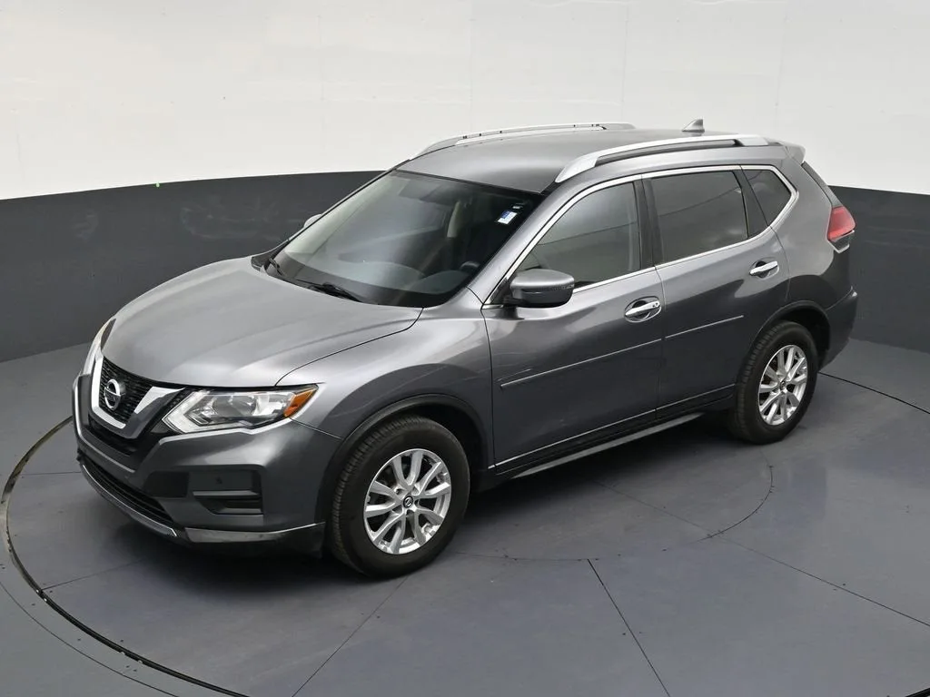 2017 Nissan Rogue SV photo 12