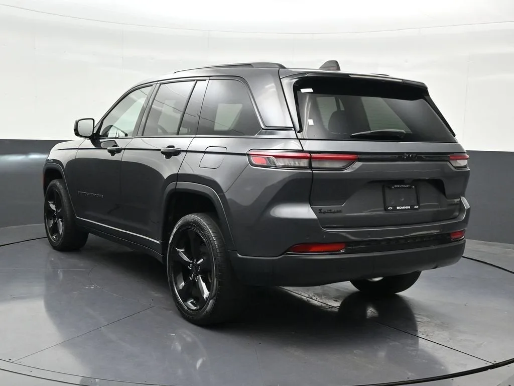 2023 Jeep Grand Cherokee Limited 4x2 photo 3