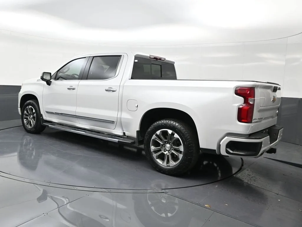 2024 Chevrolet Silverado 1500 High Country photo 3