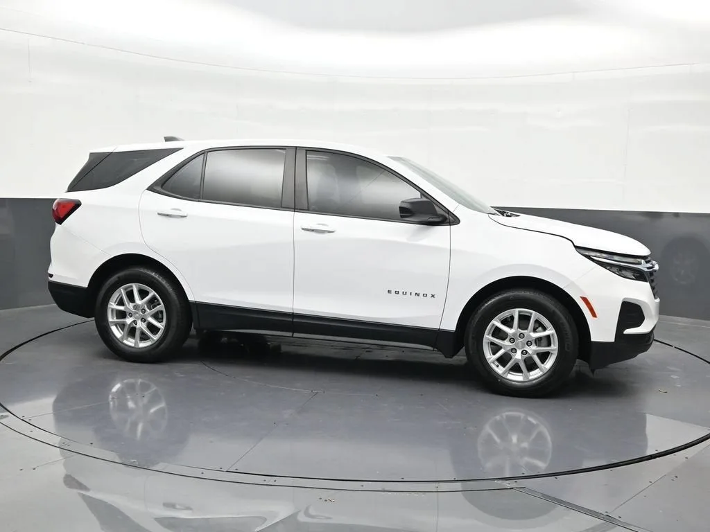2024 Chevrolet Equinox LS photo 7