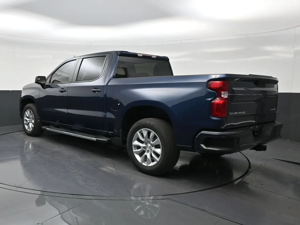 2023 Chevrolet Silverado 1500 Custom photo 3