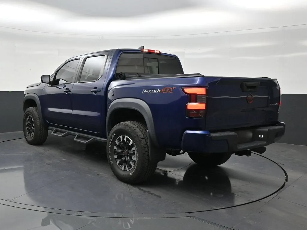 2022 Nissan Frontier Crew Cab PRO-4X 4x4 photo 3